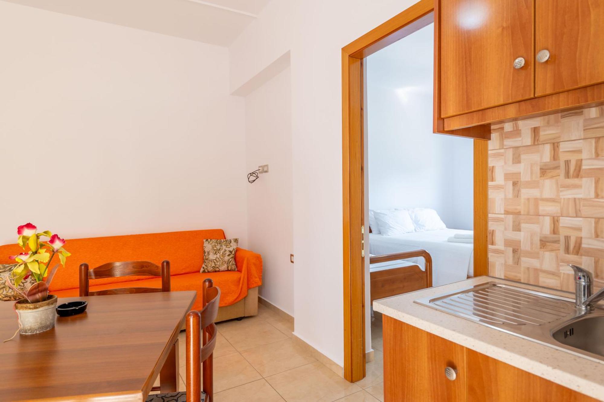 Aleksander Aparthotel Ksamil Ngoại thất bức ảnh
